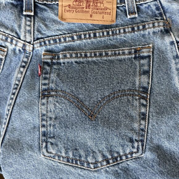 Vtg LEVI'S High Rise Jean Shorts Sz 27 ( 6 Reg ) Medium Wash Y2K Mom Jorts Blue - Picture 4 of 7